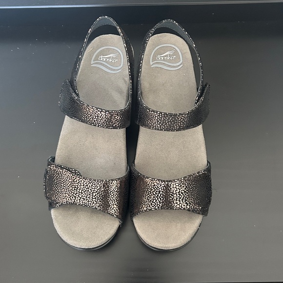 Dansko Sonnet Shimmer Black/Bronze Sandal Size 40 - Picture 3 of 5